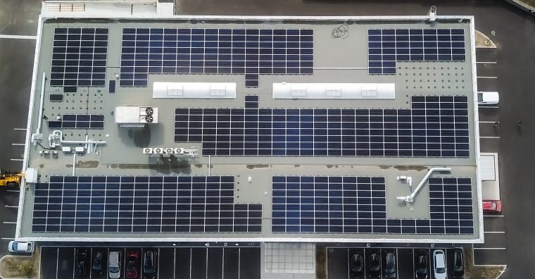 Illustration de l'article 566 panneaux solaires installés sur le toit de LivingPackets