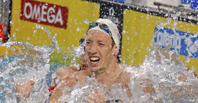 Le 21 mars 2008, Alain Bernard bat le record du monde du 100m nage libre. © Shutterstock
