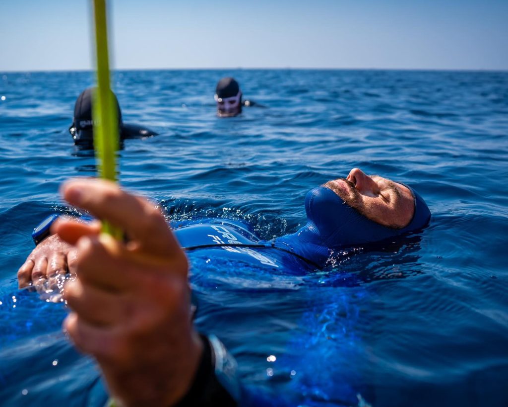 L'apnéiste français a battu à quatre reprises le record du monde d’apnée en profondeur et a décroché deux titres de champion du monde. ©Arthur Guerin