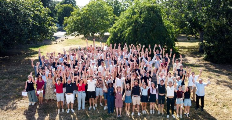 Les salariés de l'entreprise Énergies de Loire pris en photo en extérieur