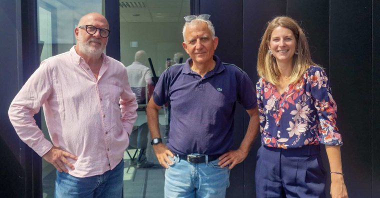 Michel Delaunay et Stéphane Garson, les cédants, aux côtés de Laure Guérin qui a repris l'agence A4 Éditions.