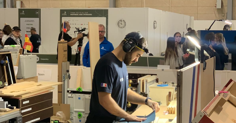 Illustration de l'article Un ébéniste ligérien décroche l’argent aux Euroskills 2025