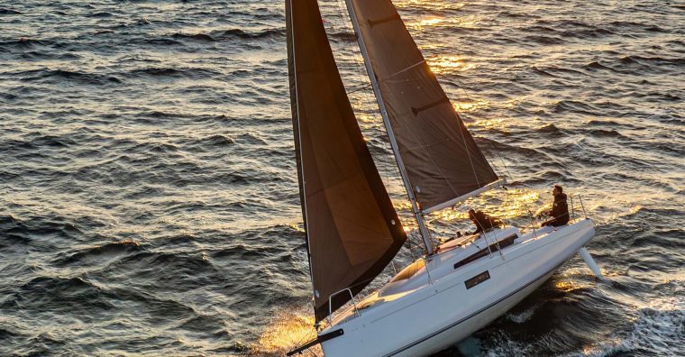 Un bateau à voile Beneteau
