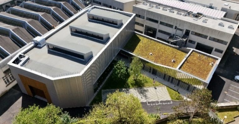 Vue aérienne de la halle technologique du campus Arts et Métiers d'Angers (Maine-et-Loire).