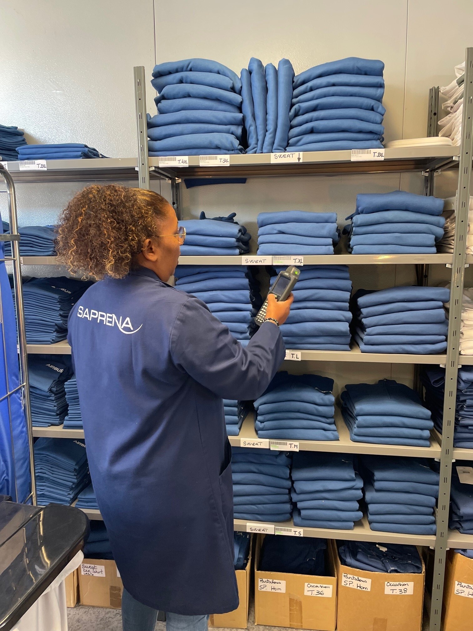 Saprena assurant la logistique blanchisserie sur le site Airbus de Bouguenais.