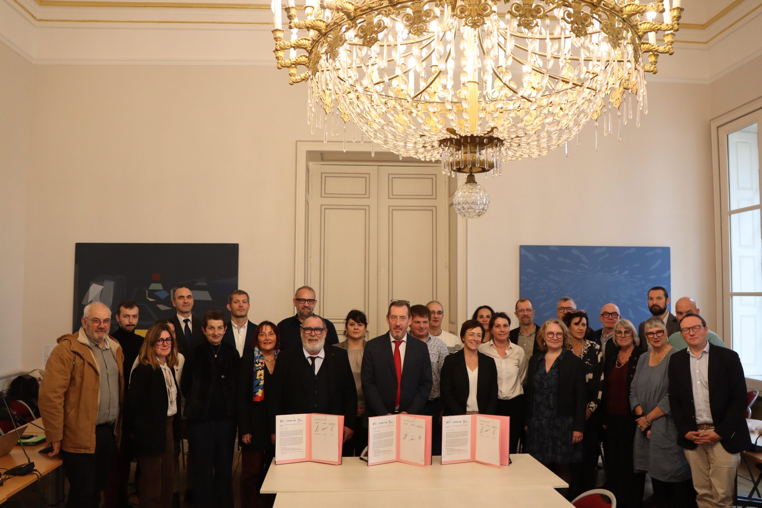 Les acteurs de la pêche ligérienne étaient réunis le 14 novembre à la préfecture de Nantes pour la signature du contrat stratégique de filière.