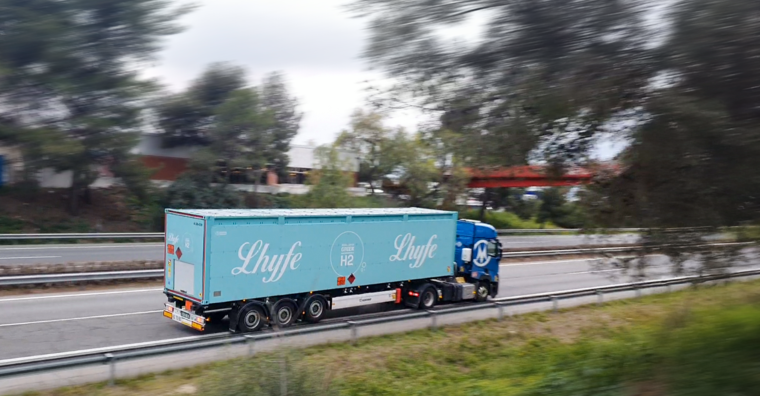 Un camion de l'entreprise Lhyfe (44)