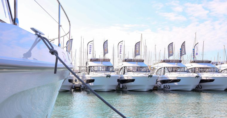 Des bateaux dans un port