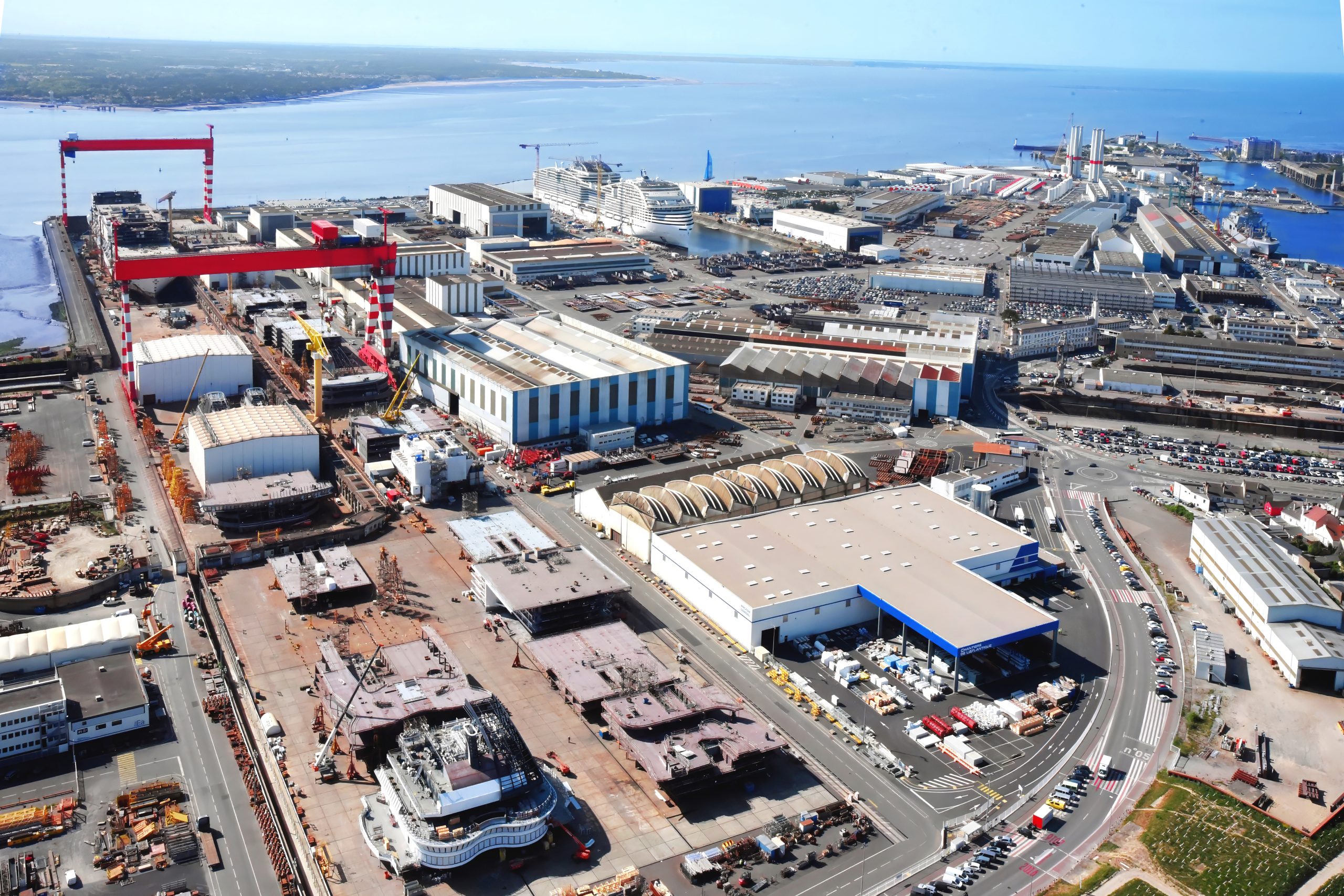 Vue aérienne des Chantiers de l'Atlantique.