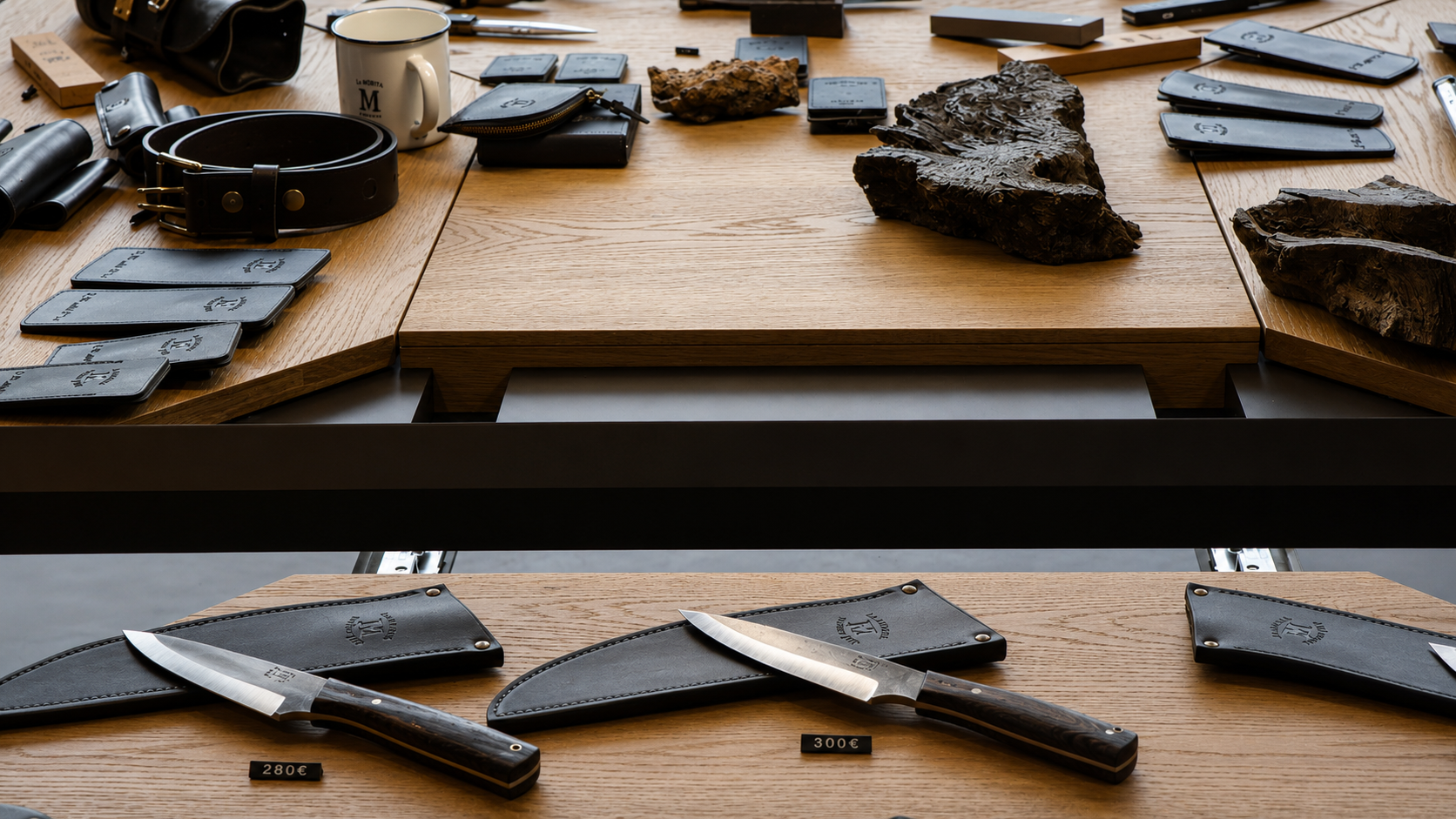 Couteaux Atelier JHP - Couteaux Morta en exposition au showroom à St-Nazaire