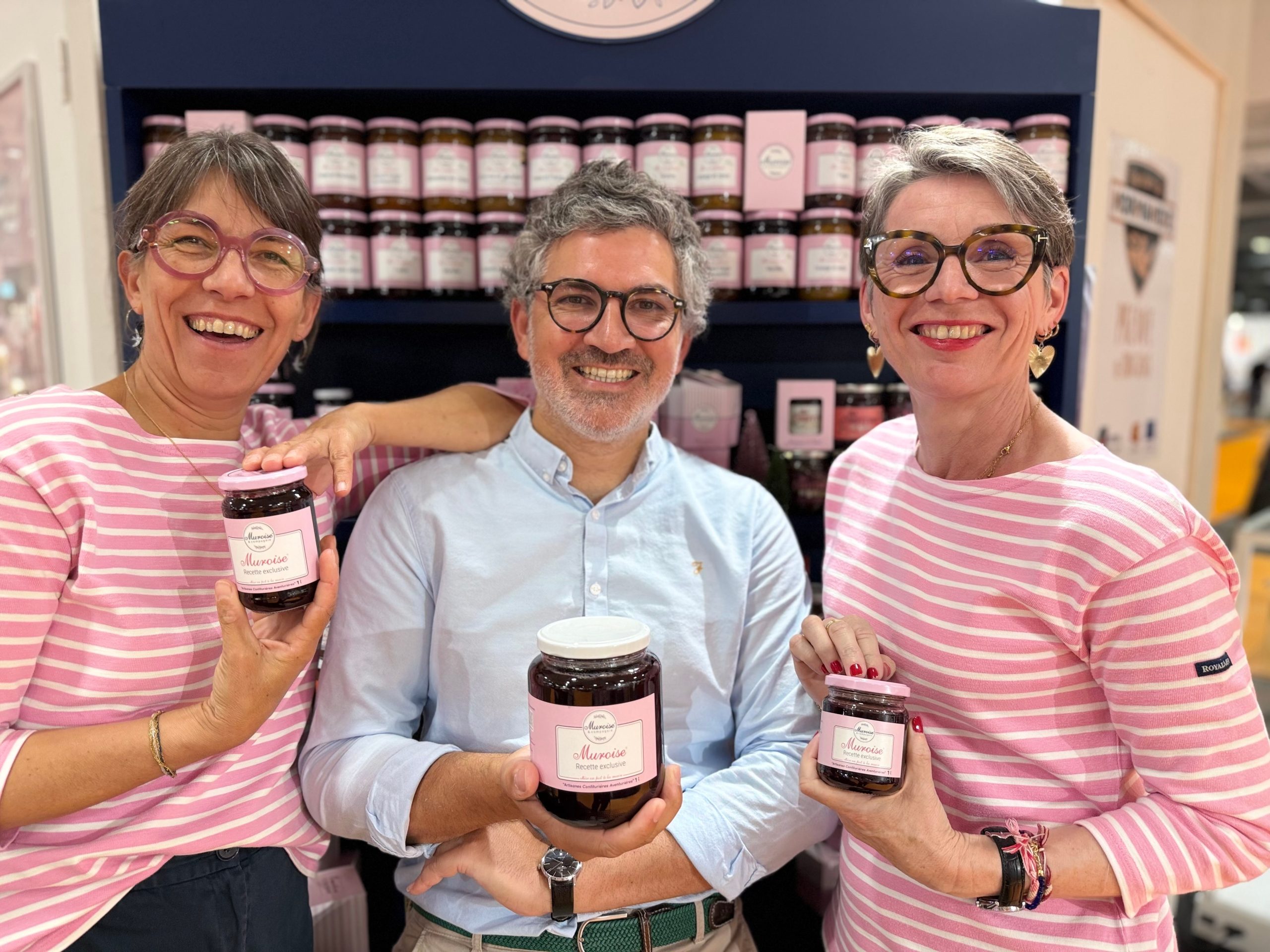 Autour du dirigeant de Chocodic Gaylord Graveleau, les cofondatrices de la confiturerie nantaise Estelle Sauvion-Durand et Magali Beck.