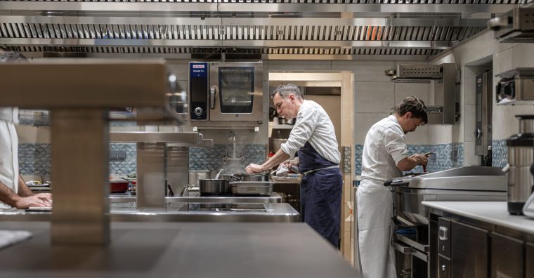 Illustration de l'article De l’étoilé au bistrot, le chef Mathieu Guibert fait recette