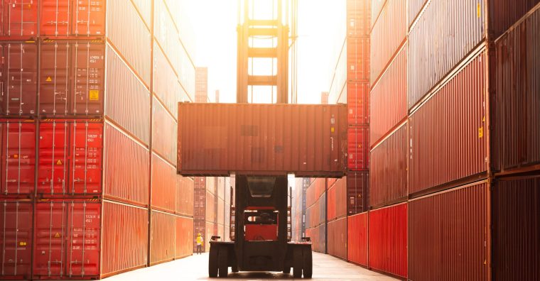 Containers dans un port de marchandises