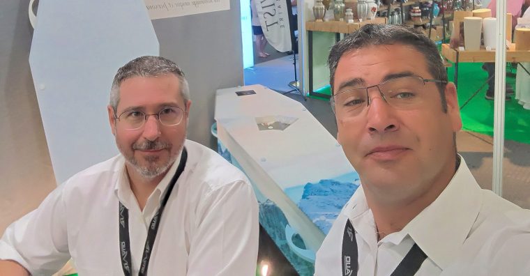 Jérôme et Christophe Bouchenoire, fondateurs de CJ Créations Funéraires, à Saint-Jean-de-Monts.